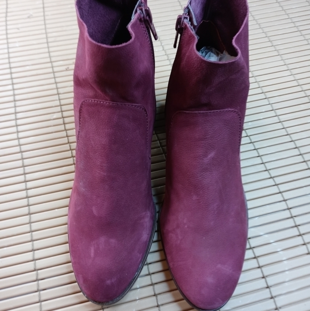 GIANNA BINI Suede Ankle side zip Boots Booties women's Size 8M Wine Burgundy . n